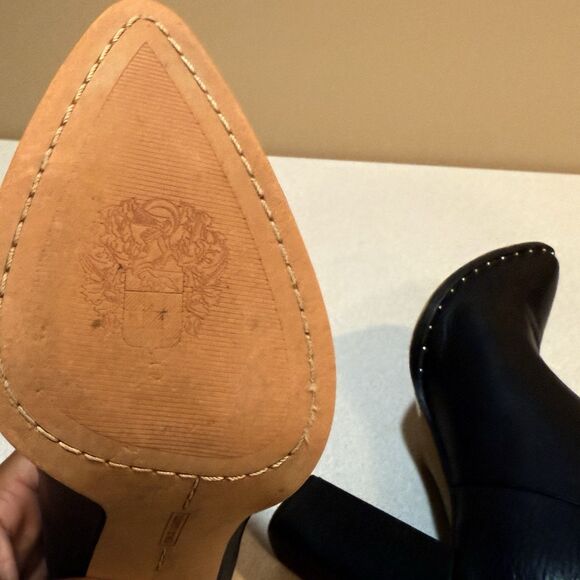 Vince Camuto Small rounded studs trace the dramatic, pointy-toe Boots Size 6.5 - Picture 5 of 10